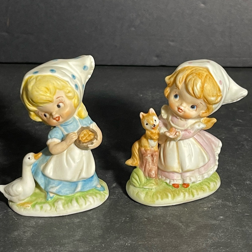 Vtg 2 HOMCO Figurine Girls Feeding Goose/Squirrel 3" Porcelain T80